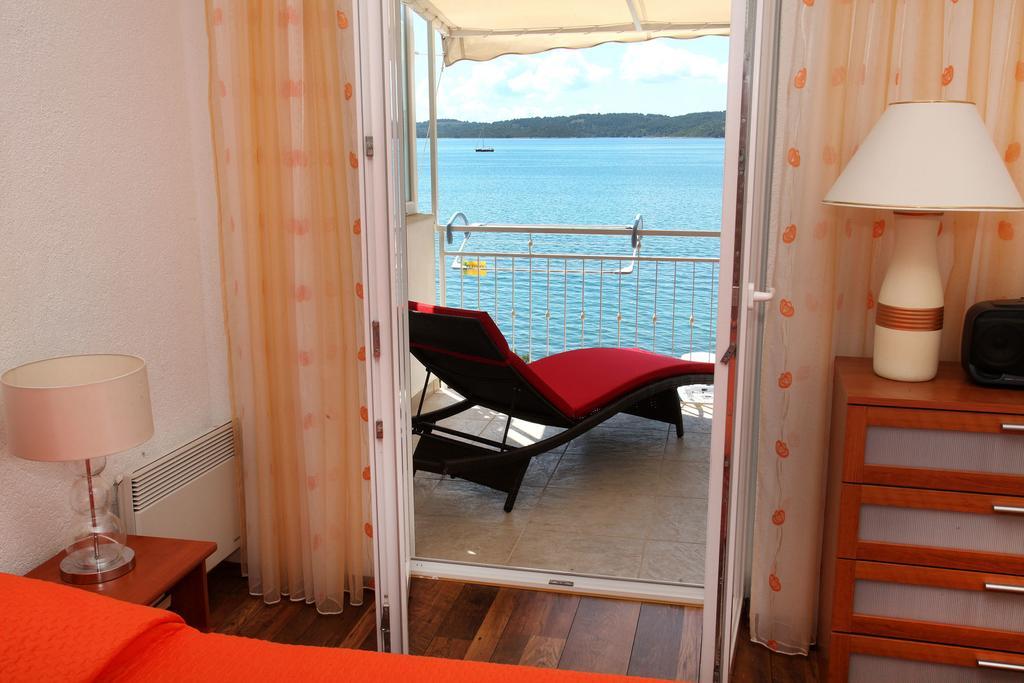 Gem Of The Sea Luxury Beach Apartment With Brand New Heating Infinity Pool Trogir Buitenkant foto