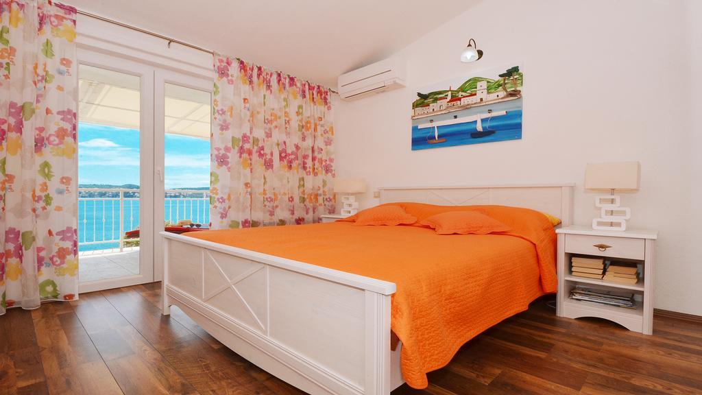Gem Of The Sea Luxury Beach Apartment With Brand New Heating Infinity Pool Trogir Buitenkant foto
