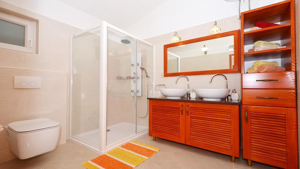 Gem Of The Sea Luxury Beach Apartment With Brand New Heating Infinity Pool Trogir Buitenkant foto