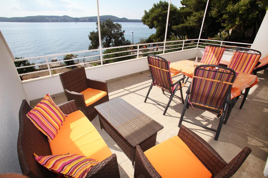 Gem Of The Sea Luxury Beach Apartment With Brand New Heating Infinity Pool Trogir Buitenkant foto