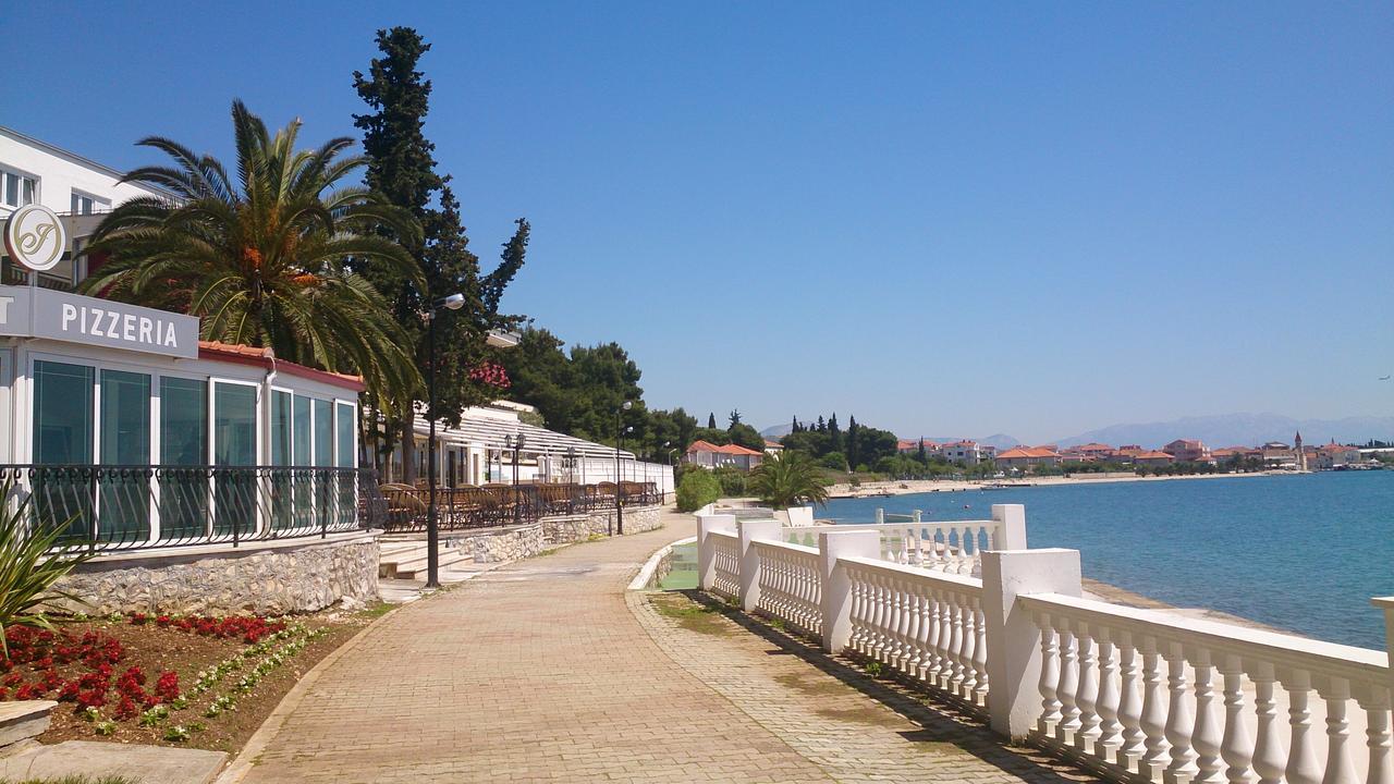 Gem Of The Sea Luxury Beach Apartment With Brand New Heating Infinity Pool Trogir Buitenkant foto