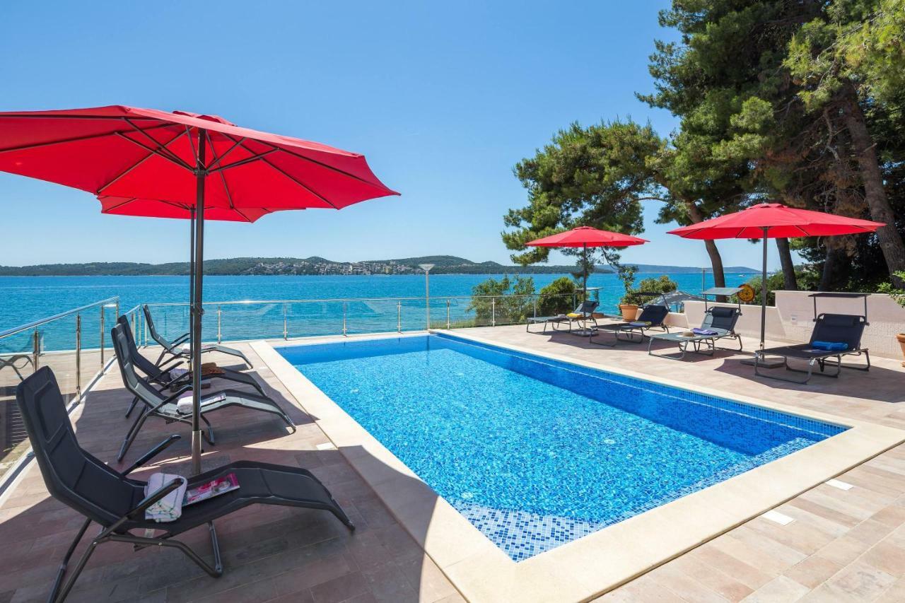 Gem Of The Sea Luxury Beach Apartment With Brand New Heating Infinity Pool Trogir Buitenkant foto