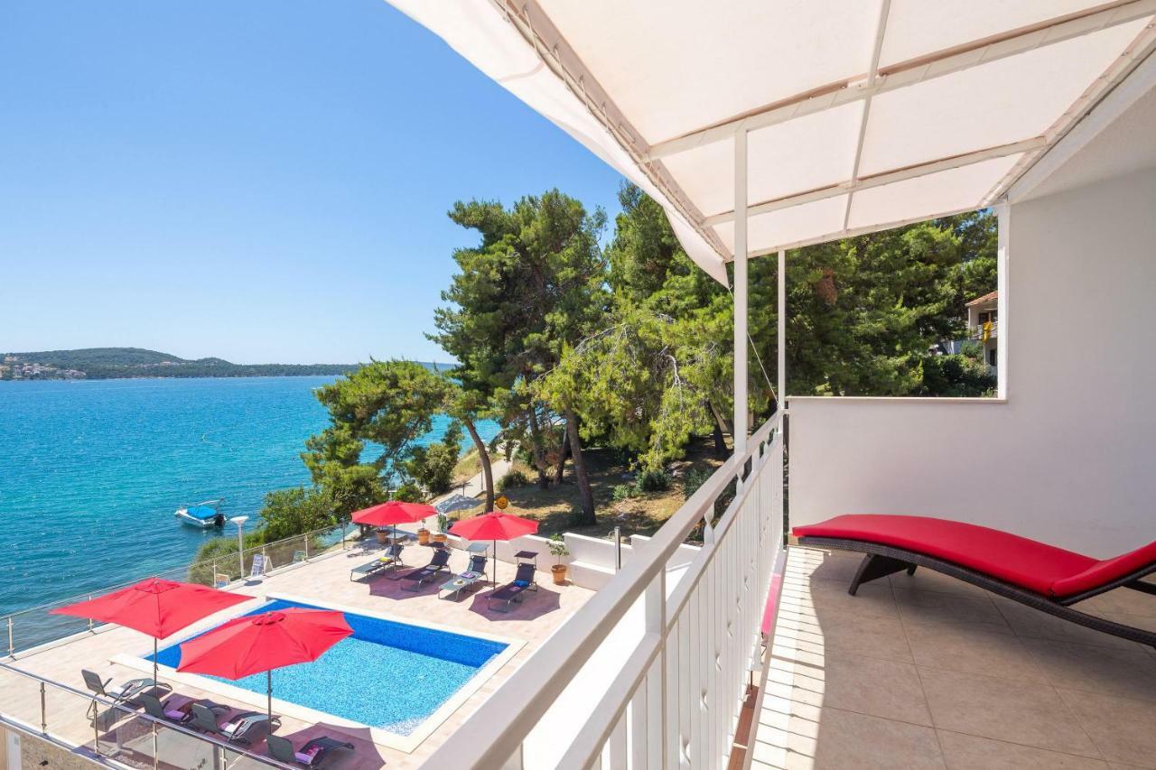 Gem Of The Sea Luxury Beach Apartment With Brand New Heating Infinity Pool Trogir Buitenkant foto