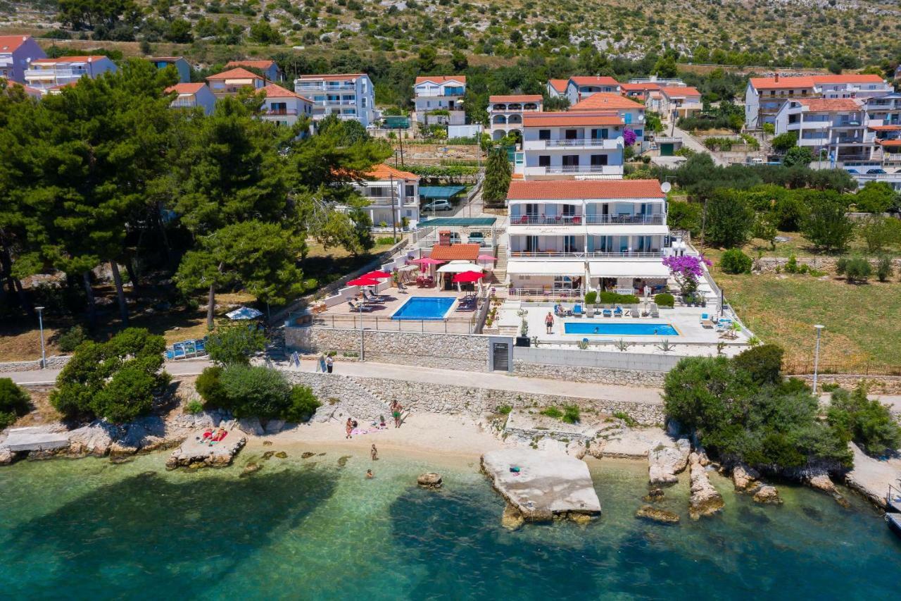 Gem Of The Sea Luxury Beach Apartment With Brand New Heating Infinity Pool Trogir Buitenkant foto