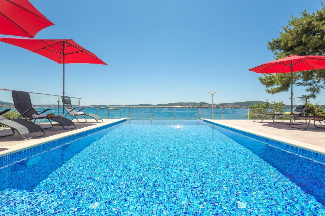 Gem Of The Sea Luxury Beach Apartment With Brand New Heating Infinity Pool Trogir Buitenkant foto
