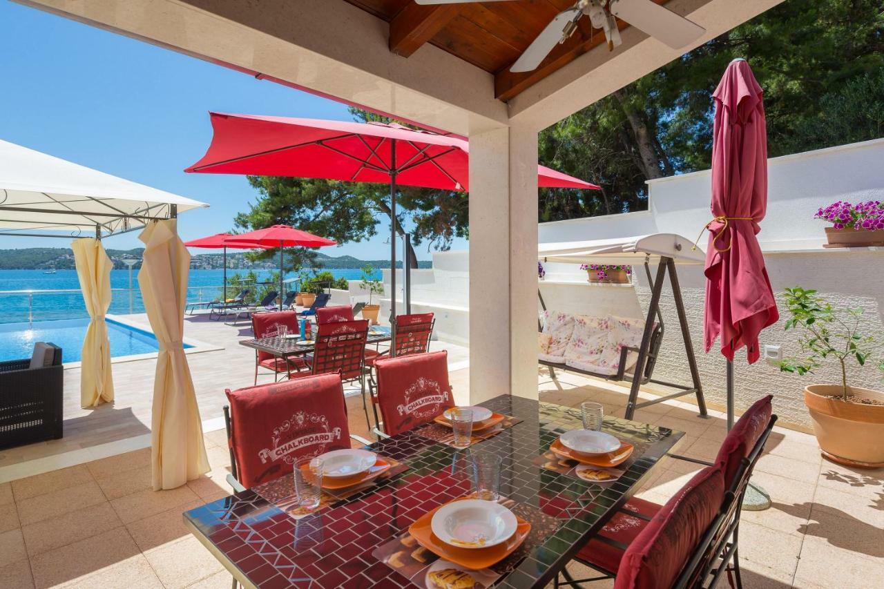 Gem Of The Sea Luxury Beach Apartment With Brand New Heating Infinity Pool Trogir Buitenkant foto