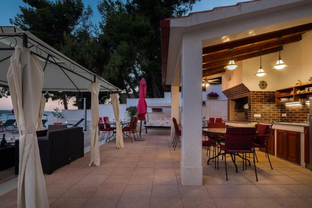 Gem Of The Sea Luxury Beach Apartment With Brand New Heating Infinity Pool Trogir Buitenkant foto