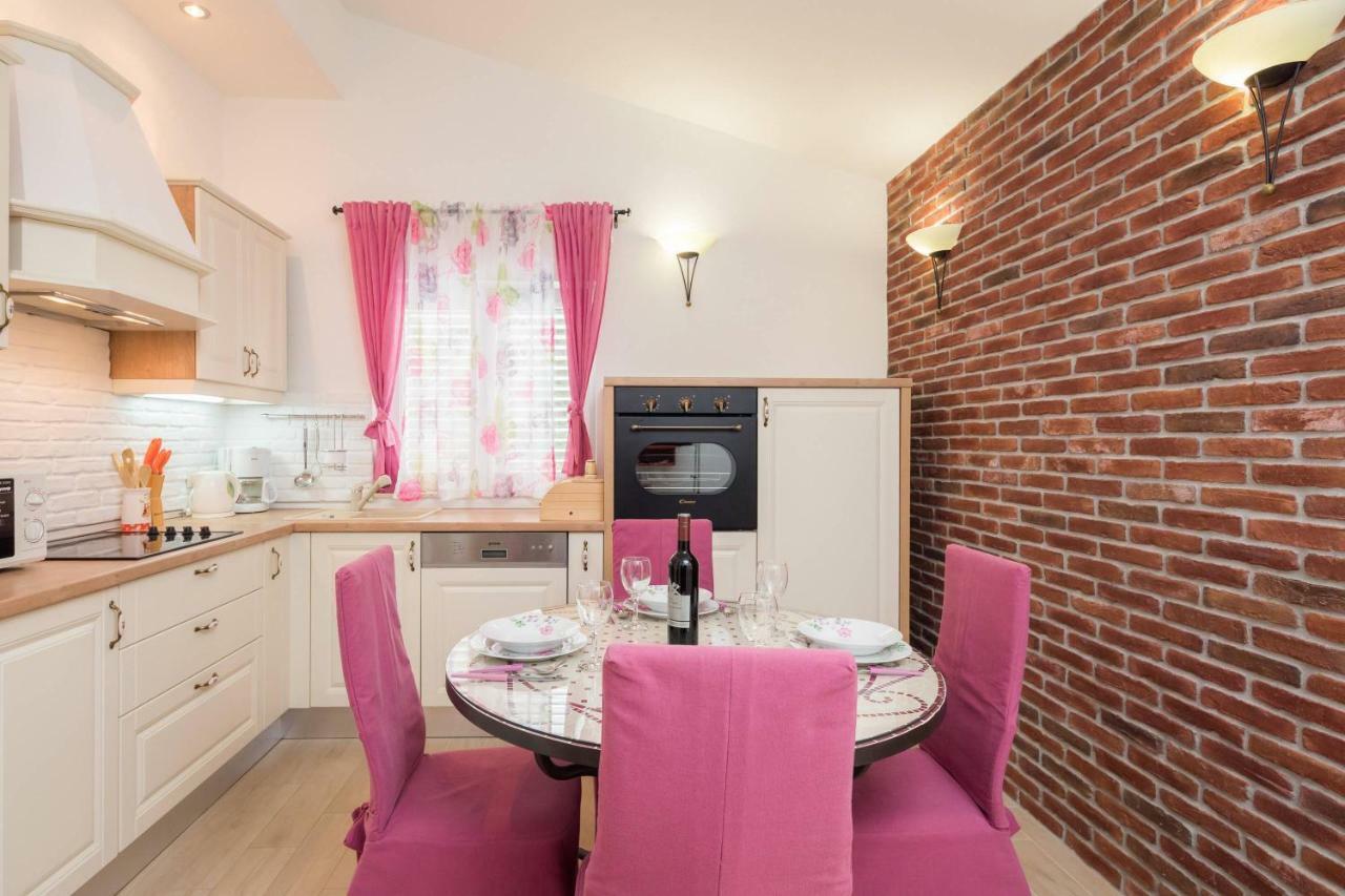 Gem Of The Sea Luxury Beach Apartment With Brand New Heating Infinity Pool Trogir Buitenkant foto