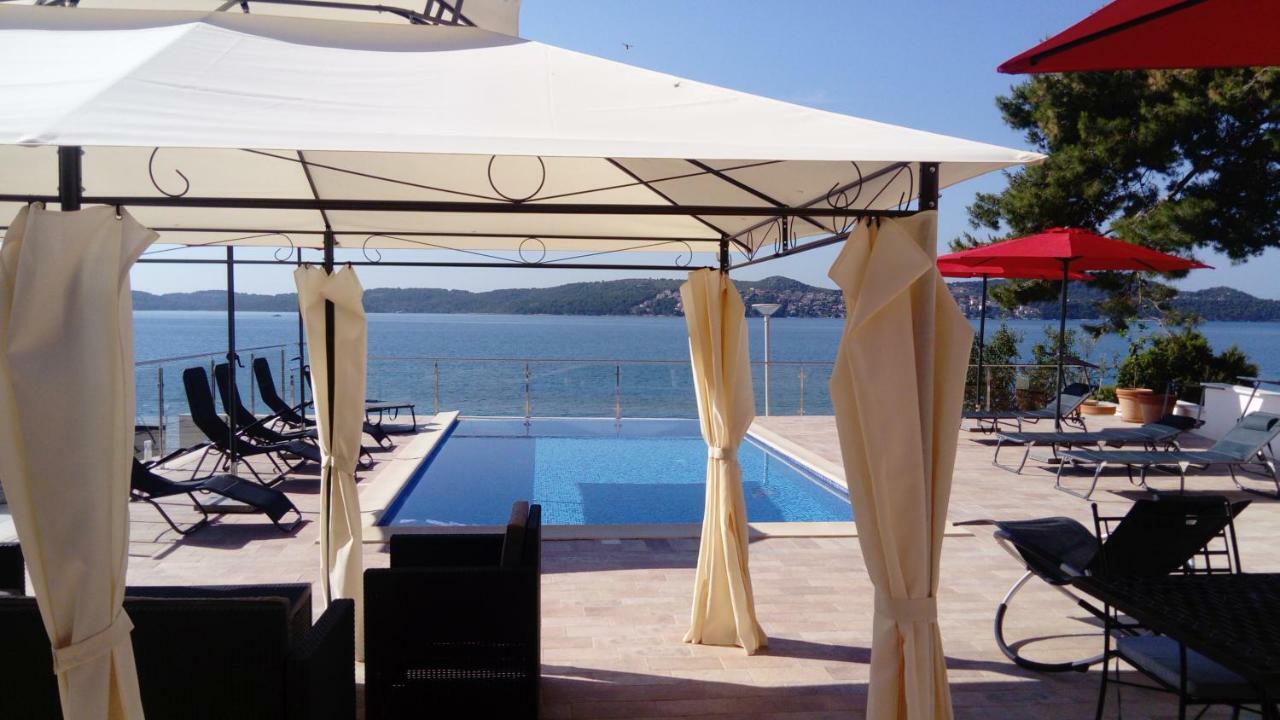 Gem Of The Sea Luxury Beach Apartment With Brand New Heating Infinity Pool Trogir Buitenkant foto