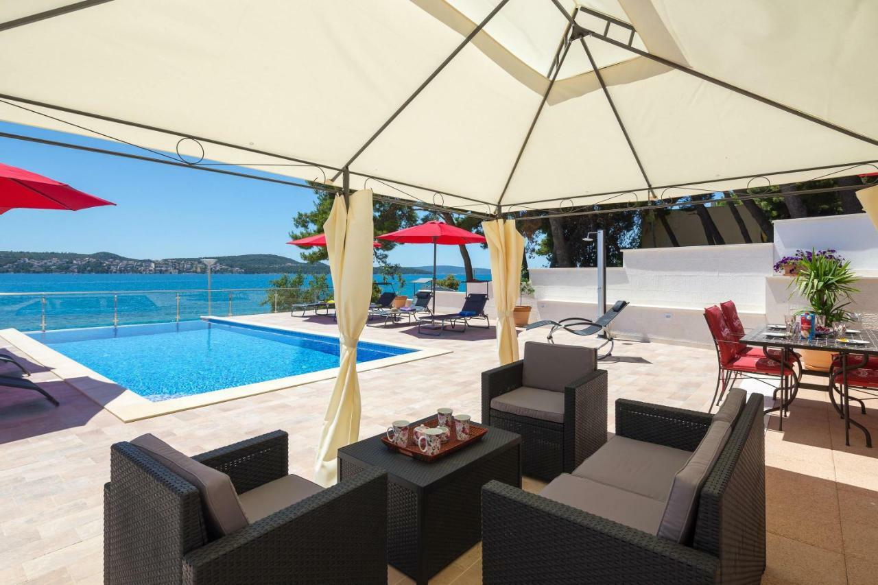 Gem Of The Sea Luxury Beach Apartment With Brand New Heating Infinity Pool Trogir Buitenkant foto