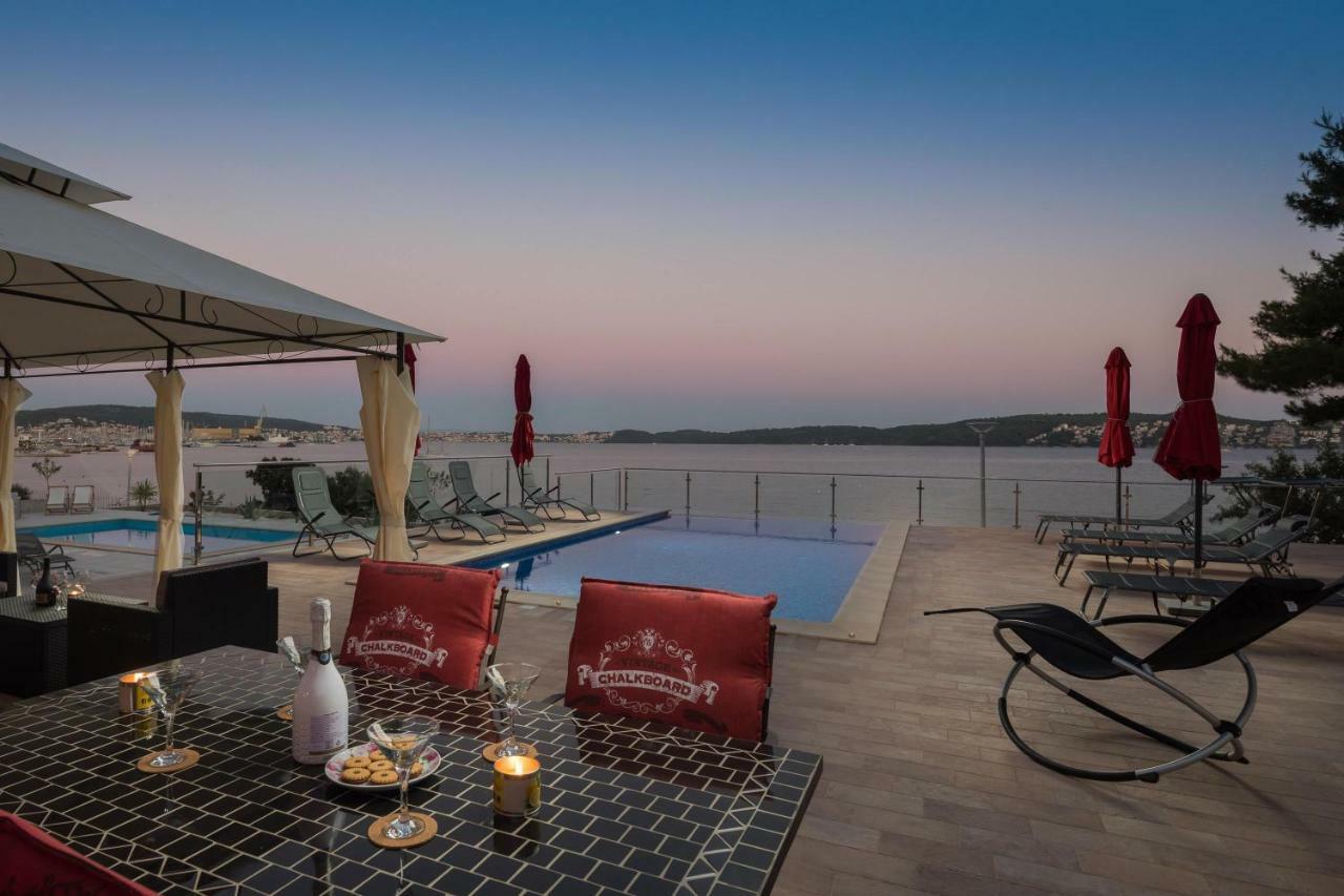 Gem Of The Sea Luxury Beach Apartment With Brand New Heating Infinity Pool Trogir Buitenkant foto