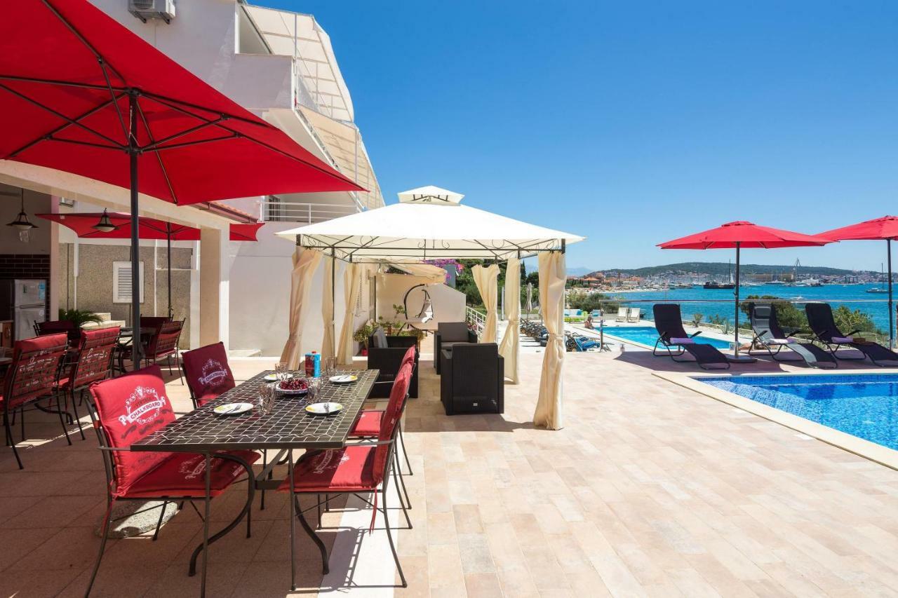 Gem Of The Sea Luxury Beach Apartment With Brand New Heating Infinity Pool Trogir Buitenkant foto