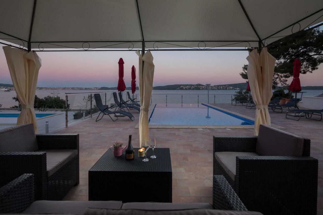 Gem Of The Sea Luxury Beach Apartment With Brand New Heating Infinity Pool Trogir Buitenkant foto