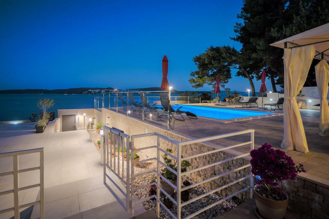Gem Of The Sea Luxury Beach Apartment With Brand New Heating Infinity Pool Trogir Buitenkant foto