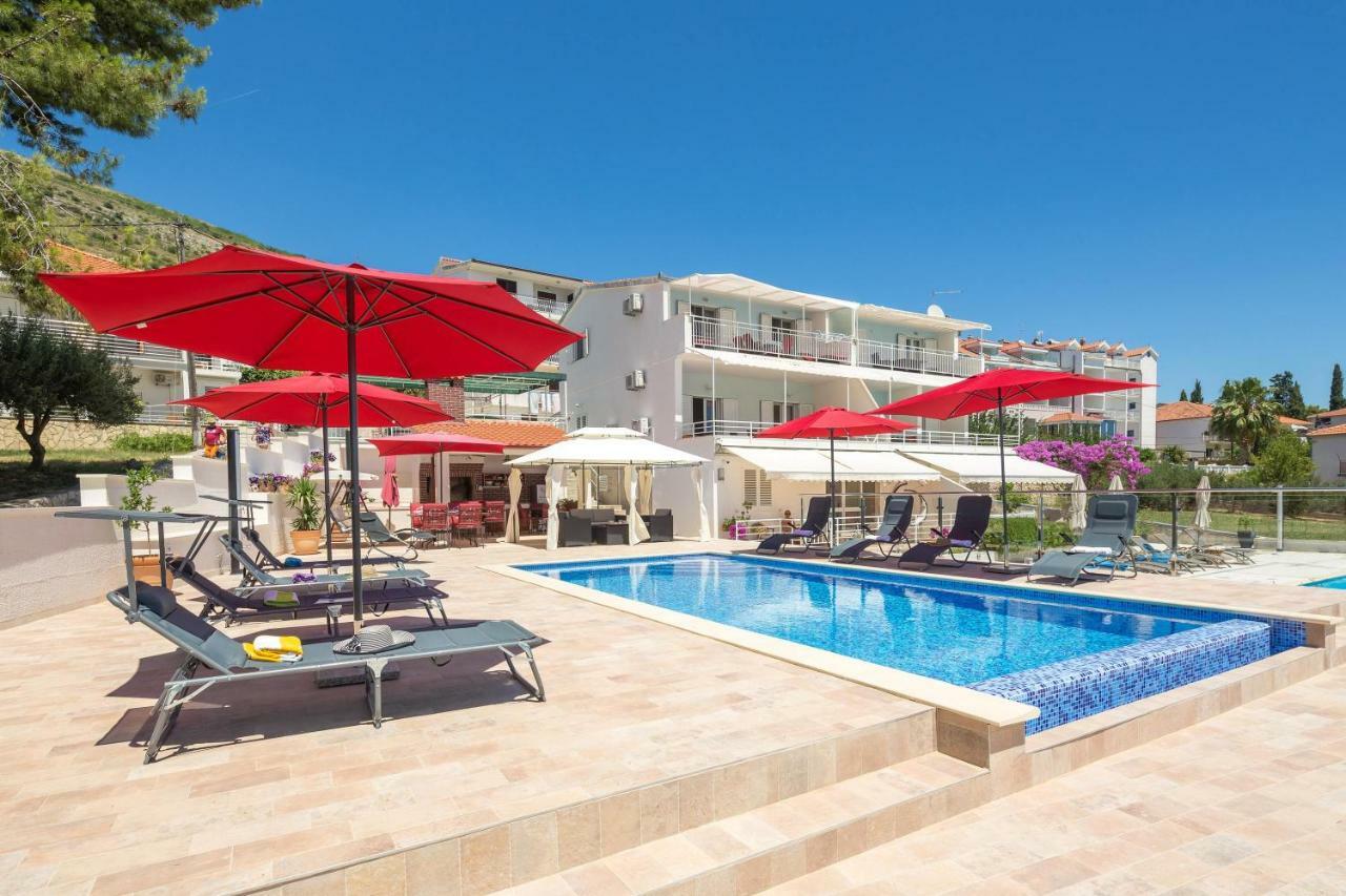 Gem Of The Sea Luxury Beach Apartment With Brand New Heating Infinity Pool Trogir Buitenkant foto