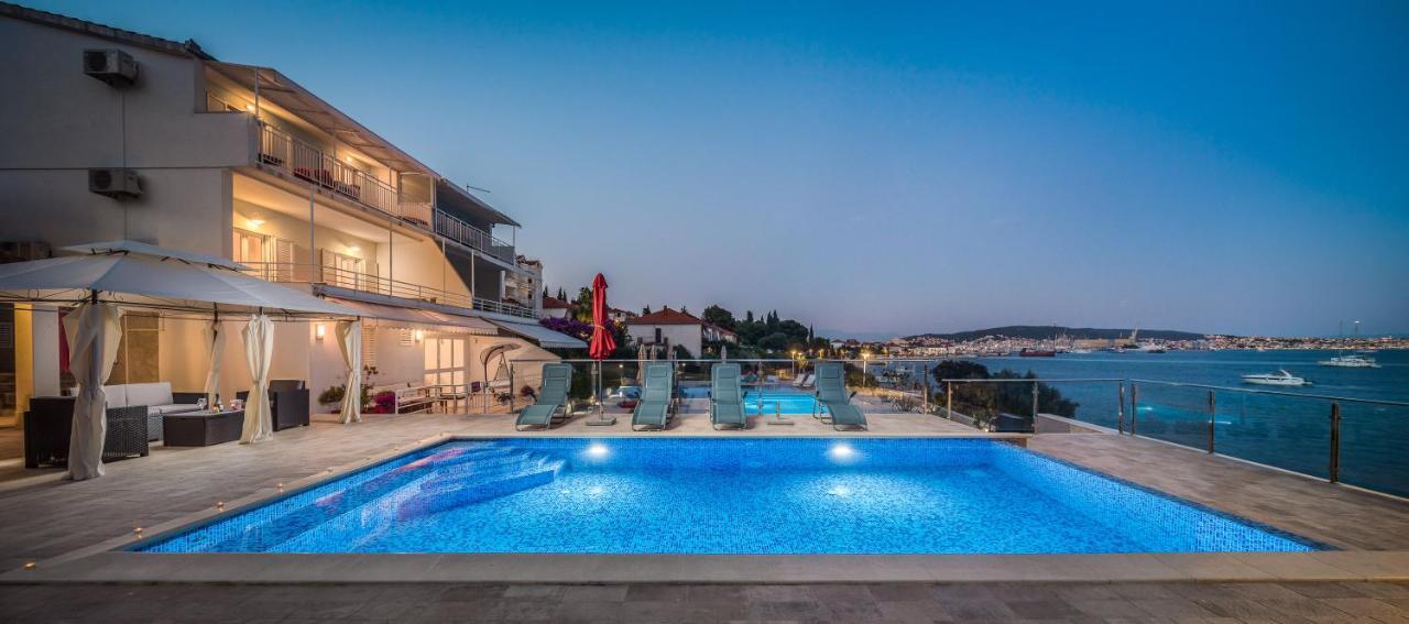 Gem Of The Sea Luxury Beach Apartment With Brand New Heating Infinity Pool Trogir Buitenkant foto
